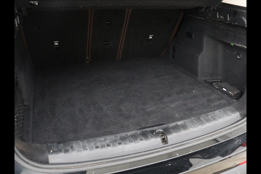 BMW X1 xDrive25e | Leder | Sportstoelen | Carplay | Adaptief LED | Keyless | Camera | Park Assist | Live Cockpit | Climate control | Navigatie | PHEV | Plug In | SOH 92%