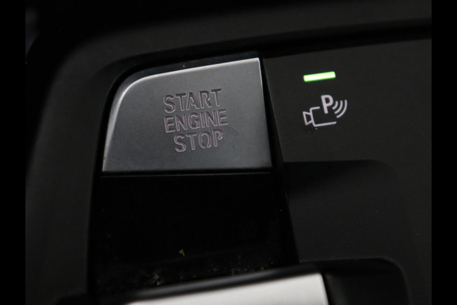 BMW X1 xDrive25e | Leder | Sportstoelen | Carplay | Adaptief LED | Keyless | Camera | Park Assist | Live Cockpit | Climate control | Navigatie | PHEV | Plug In | SOH 92%