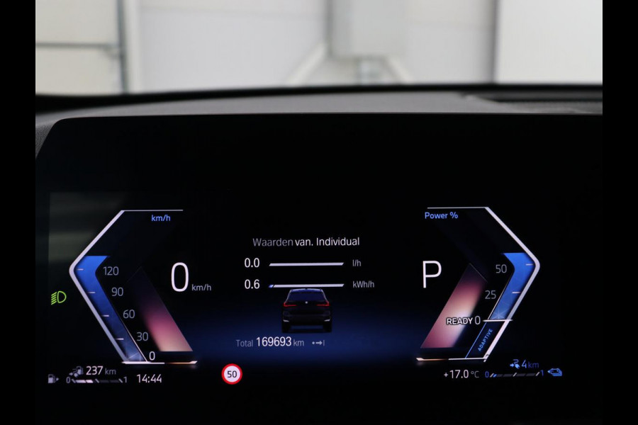 BMW X1 xDrive25e | Leder | Sportstoelen | Carplay | Adaptief LED | Keyless | Camera | Park Assist | Live Cockpit | Climate control | Navigatie | PHEV | Plug In | SOH 92%