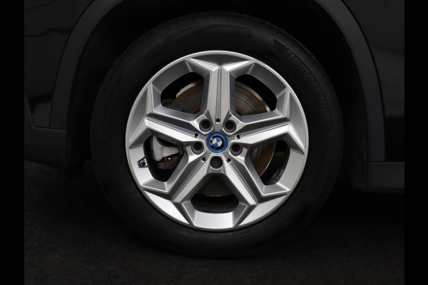BMW X1 xDrive25e | Leder | Sportstoelen | Carplay | Adaptief LED | Keyless | Camera | Park Assist | Live Cockpit | Climate control | Navigatie | PHEV | Plug In | SOH 92%