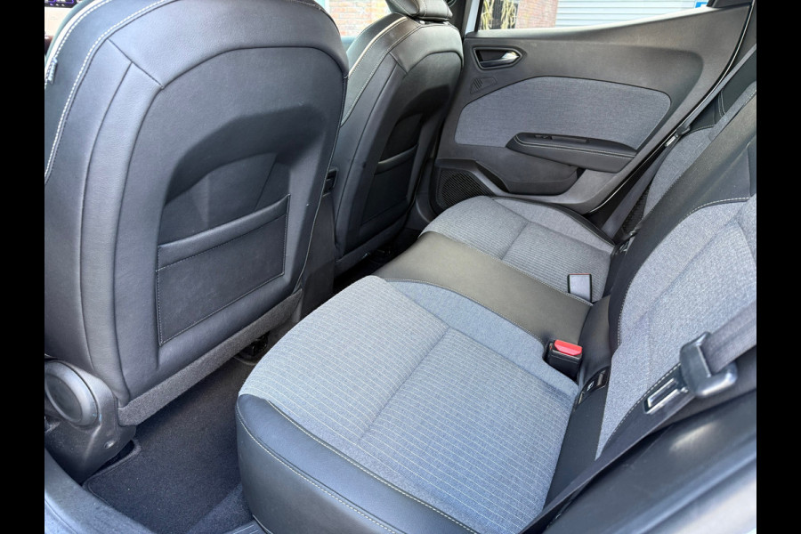 Renault Clio 1.6 E-Tech Hybrid 140 Intens Plus - Automaat - Navi - Parkeerhulp + Camera