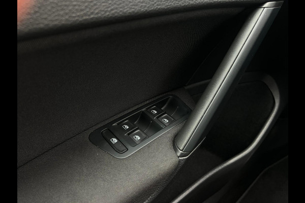 Volkswagen Golf 1.0 TSI Trendline CARPLAY | CAMERA | NAVI |