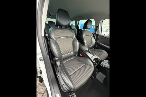 Renault Grand Scénic 160pk Bose 7p. (Trekhaak - Camera - 20"incl 4s - Parkeersensoren V+A - LED - Keyless Entry - HiFi - Two Tone)