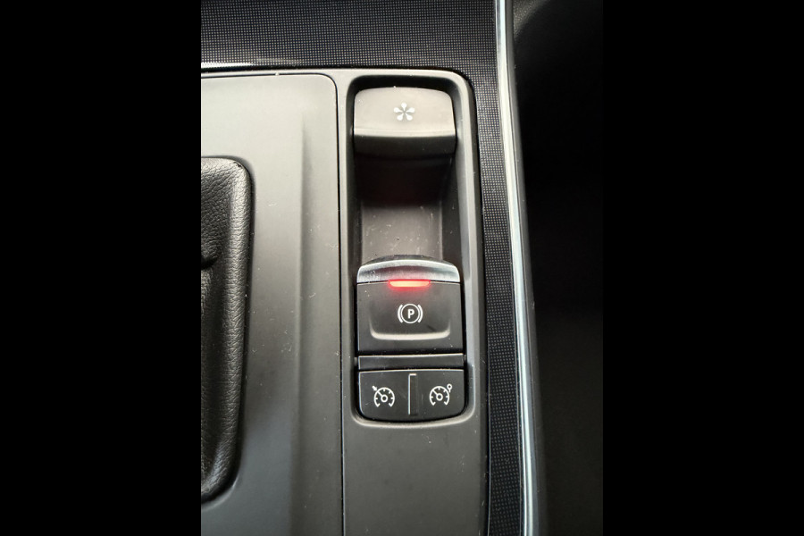 Renault Grand Scénic 160pk Bose 7p. (Trekhaak - Camera - 20"incl 4s - Parkeersensoren V+A - LED - Keyless Entry - HiFi - Two Tone)