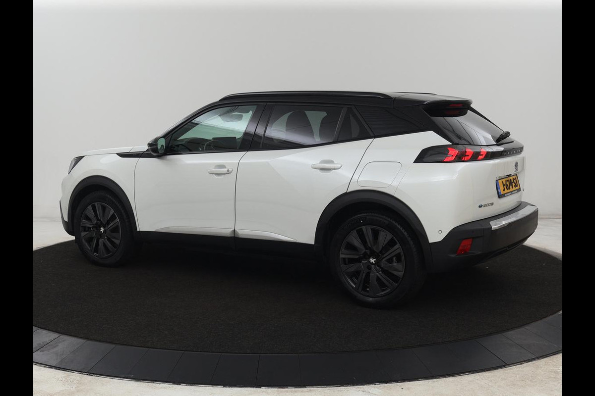 Peugeot e-2008 EV GT 50 kWh | SOH 91% | 3 Fase | Stoelverwarming | Leder/Alcantara | Adaptive cruise | Keyless | Navigatie | Carplay | Full LED