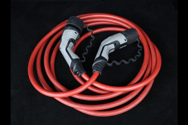 Peugeot e-2008 EV GT 50 kWh | SOH 91% | 3 Fase | Stoelverwarming | Leder/Alcantara | Adaptive cruise | Keyless | Navigatie | Carplay | Full LED