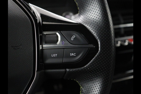 Peugeot e-2008 EV GT 50 kWh | SOH 91% | 3 Fase | Stoelverwarming | Leder/Alcantara | Adaptive cruise | Keyless | Navigatie | Carplay | Full LED