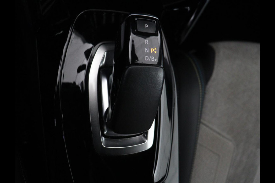 Peugeot e-2008 EV GT 50 kWh | SOH 91% | 3 Fase | Stoelverwarming | Leder/Alcantara | Adaptive cruise | Keyless | Navigatie | Carplay | Full LED