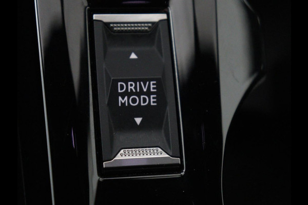 Peugeot e-2008 EV GT 50 kWh | SOH 91% | 3 Fase | Stoelverwarming | Leder/Alcantara | Adaptive cruise | Keyless | Navigatie | Carplay | Full LED
