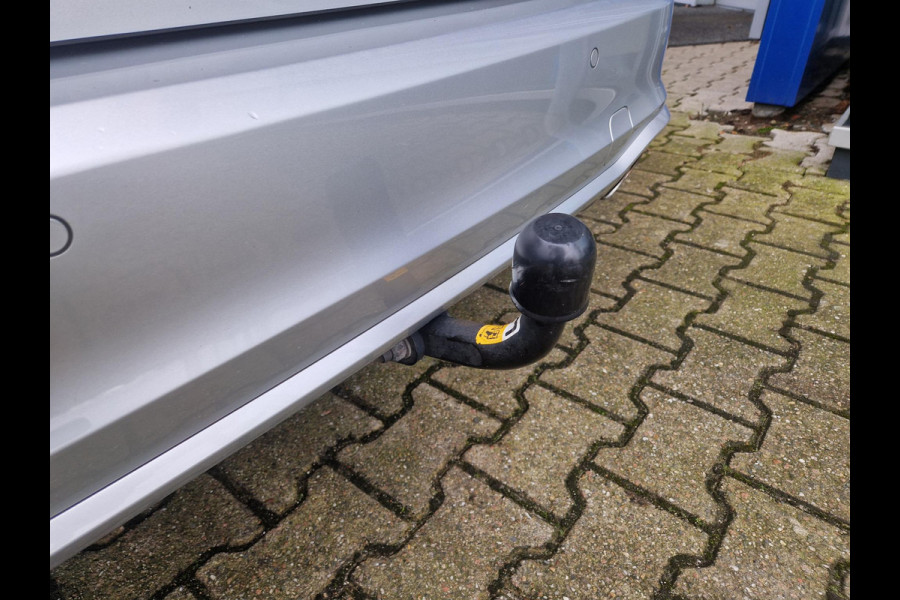 Ford FOCUS Wagon 1.0 EcoBoost ST Line Business | Trekhaak | LED verlichting voor en achter incl. LED dagrijverl.| Winterpack | Technology Pack  Family Pack | Comfortpack | Privacy Glass