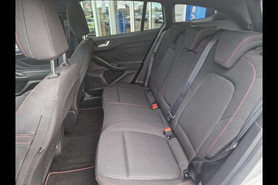 Ford FOCUS Wagon 1.0 EcoBoost ST Line Business | Trekhaak | LED verlichting voor en achter incl. LED dagrijverl.| Winterpack | Technology Pack  Family Pack | Comfortpack | Privacy Glass