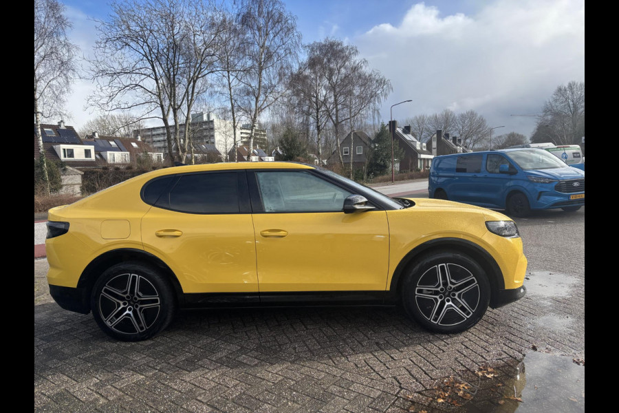 Ford Capri Premium Extended Range RWD 77 kWh | 286 pk | Driver Assistance Pack | Panoramadak | Grote Accu | Dealer onderhouden