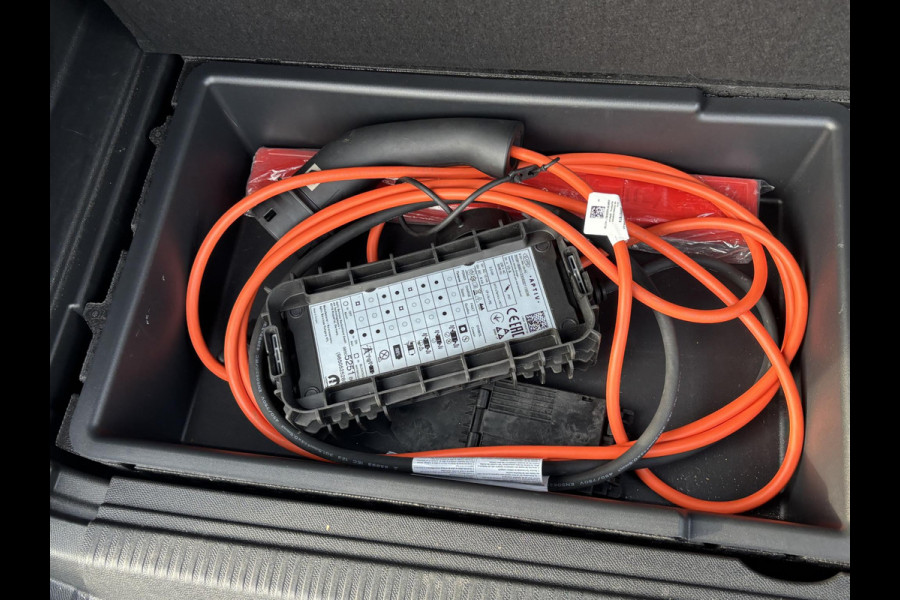 Peugeot 3008 1.6 HYbrid 225 Allure Pack Business PHEV COMPLEET| STANDKACHEL| DODE HOEK SENSOR| ADAPTIVE CRUISE CONTROL| CAMERA ACHTER + VOOR |STOELVERWARMING| ELEKTRISCHE ACHTERKLEP|