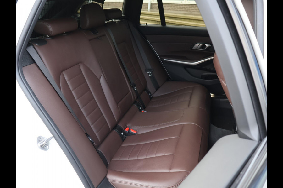 BMW 3 Serie Touring 320d HIGH EXECUTIVE SPORTLINE 190 PK AUT. *ALPINWEISS* + ELEK. TREKHAAK | LASER LED | 18 INCH | STOEL/STUURWIELVERW.