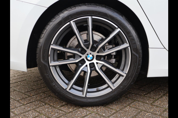 BMW 3 Serie Touring 320d HIGH EXECUTIVE SPORTLINE 190 PK AUT. *ALPINWEISS* + ELEK. TREKHAAK | LASER LED | 18 INCH | STOEL/STUURWIELVERW.