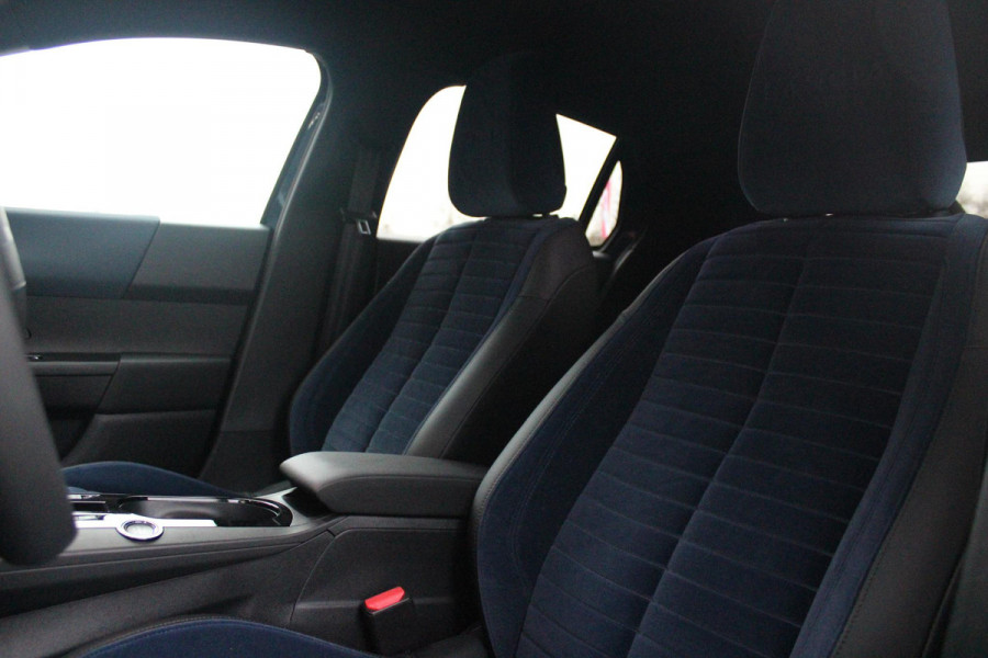 Lancia Ypsilon EDIZIONE CASSINA LIMITATA 156PK 51 kWh | WARMTEPOMP! | 3-FASE! | DRAADLOOS APPLE CARPLAY/ANDROID AUTO | DRAADLOOS TELEFOONLADER | CAMERA VOOR + ACHTER | KEYLESS ENTRY/START | DODEHOEK DETECTIE | ELEKTRISCH BEDIENBARE BESTUUDERSSTOEL MET MASSAGE FUNCTIE | ADAPTIVE CRUISE CONTROL | STOEL VERWARMING | NAVIGATIE | DAB+ RADIO |