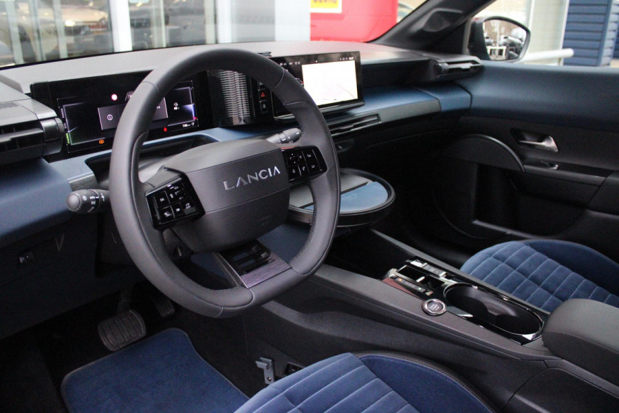 Lancia Ypsilon EDIZIONE CASSINA LIMITATA 156PK 51 kWh | WARMTEPOMP! | 3-FASE! | DRAADLOOS APPLE CARPLAY/ANDROID AUTO | DRAADLOOS TELEFOONLADER | CAMERA VOOR + ACHTER | KEYLESS ENTRY/START | DODEHOEK DETECTIE | ELEKTRISCH BEDIENBARE BESTUUDERSSTOEL MET MASSAGE FUNCTIE | ADAPTIVE CRUISE CONTROL | STOEL VERWARMING | NAVIGATIE | DAB+ RADIO |