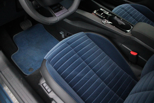 Lancia Ypsilon EDIZIONE CASSINA LIMITATA 156PK 51 kWh | WARMTEPOMP! | 3-FASE! | DRAADLOOS APPLE CARPLAY/ANDROID AUTO | DRAADLOOS TELEFOONLADER | CAMERA VOOR + ACHTER | KEYLESS ENTRY/START | DODEHOEK DETECTIE | ELEKTRISCH BEDIENBARE BESTUUDERSSTOEL MET MASSAGE FUNCTIE | ADAPTIVE CRUISE CONTROL | STOEL VERWARMING | NAVIGATIE | DAB+ RADIO |