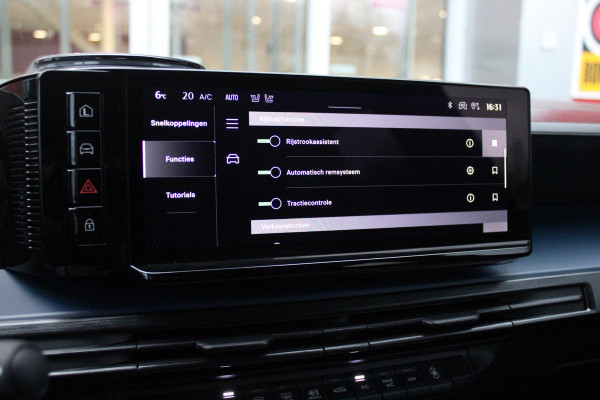 Lancia Ypsilon EDIZIONE CASSINA LIMITATA 156PK 51 kWh | WARMTEPOMP! | 3-FASE! | DRAADLOOS APPLE CARPLAY/ANDROID AUTO | DRAADLOOS TELEFOONLADER | CAMERA VOOR + ACHTER | KEYLESS ENTRY/START | DODEHOEK DETECTIE | ELEKTRISCH BEDIENBARE BESTUUDERSSTOEL MET MASSAGE FUNCTIE | ADAPTIVE CRUISE CONTROL | STOEL VERWARMING | NAVIGATIE | DAB+ RADIO |