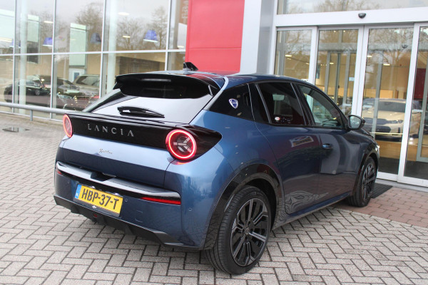 Lancia Ypsilon EDIZIONE CASSINA LIMITATA 156PK 51 kWh | WARMTEPOMP! | 3-FASE! | DRAADLOOS APPLE CARPLAY/ANDROID AUTO | DRAADLOOS TELEFOONLADER | CAMERA VOOR + ACHTER | KEYLESS ENTRY/START | DODEHOEK DETECTIE | ELEKTRISCH BEDIENBARE BESTUUDERSSTOEL MET MASSAGE FUNCTIE | ADAPTIVE CRUISE CONTROL | STOEL VERWARMING | NAVIGATIE | DAB+ RADIO |