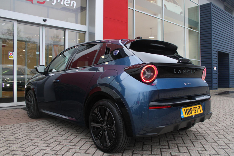 Lancia Ypsilon EDIZIONE CASSINA LIMITATA 156PK 51 kWh | WARMTEPOMP! | 3-FASE! | DRAADLOOS APPLE CARPLAY/ANDROID AUTO | DRAADLOOS TELEFOONLADER | CAMERA VOOR + ACHTER | KEYLESS ENTRY/START | DODEHOEK DETECTIE | ELEKTRISCH BEDIENBARE BESTUUDERSSTOEL MET MASSAGE FUNCTIE | ADAPTIVE CRUISE CONTROL | STOEL VERWARMING | NAVIGATIE | DAB+ RADIO |