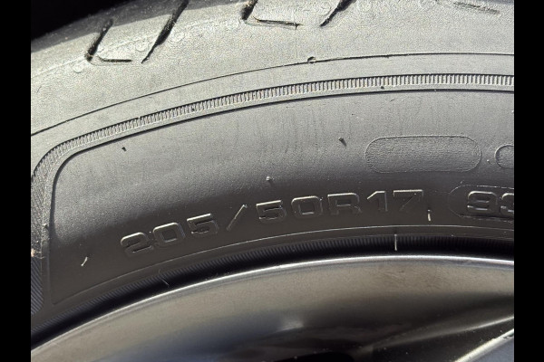 Ford EcoSport 1.0 EcoBoost ST-Line - Navigatie I Airco I Sport pakket I Leer / Alcantara I PDC I Achteruitrij Camera I Dealer ond.