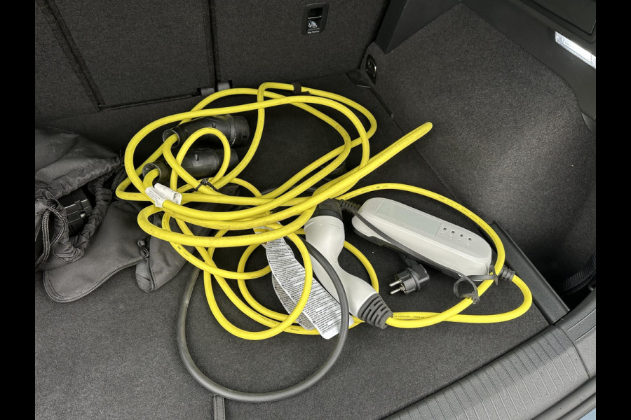 Volkswagen Tiguan 1.4 TSI eHybrid PHEV ADAPTIVE CRUISE CONTROL| PANO| STOEL + STUURVERWARMING| 360 CAMERA| PARKEER ASSISTENT| RIJKLAARPRIJS INCL. 12 MND BOVAG GARANTIE