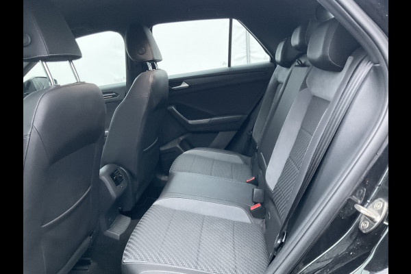 Volkswagen T-Roc 1.5 TSI R-Line Automaat Trekhaak Carplay Adap.Cruise Keyless Led NL-Auto Hoogzitter!