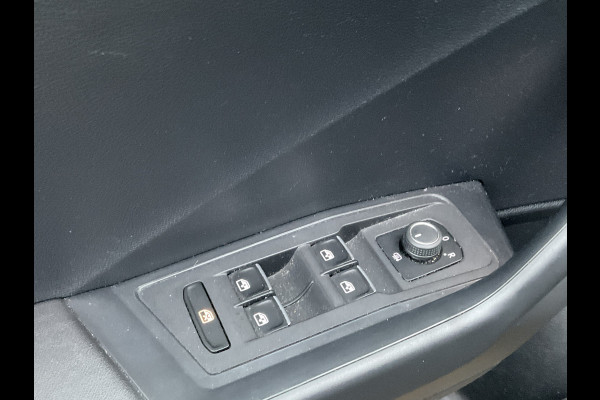 Volkswagen T-Roc 1.5 TSI R-Line Automaat Trekhaak Carplay Adap.Cruise Keyless Led NL-Auto Hoogzitter!