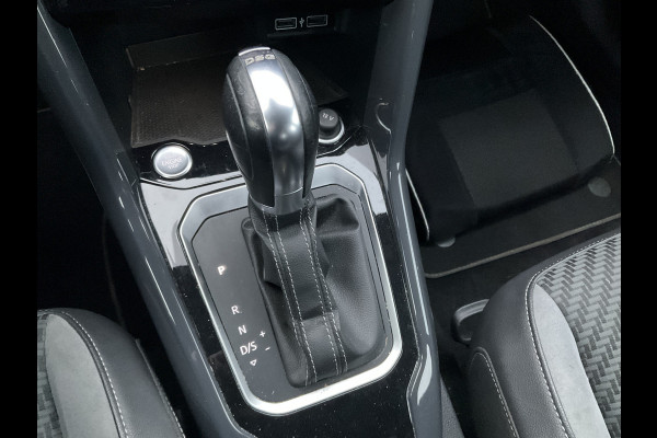 Volkswagen T-Roc 1.5 TSI R-Line Automaat Trekhaak Carplay Adap.Cruise Keyless Led NL-Auto Hoogzitter!