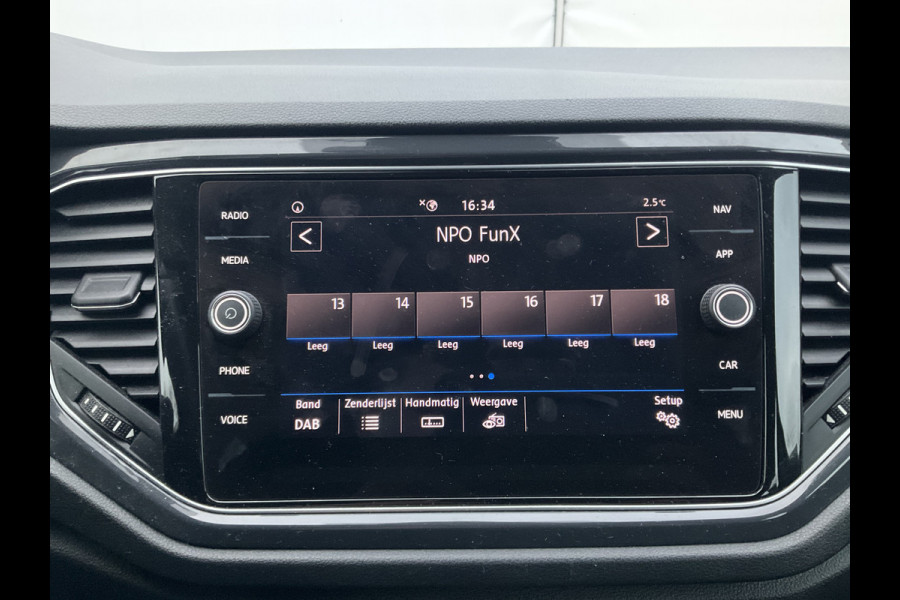 Volkswagen T-Roc 1.5 TSI R-Line Automaat Trekhaak Carplay Adap.Cruise Keyless Led NL-Auto Hoogzitter!