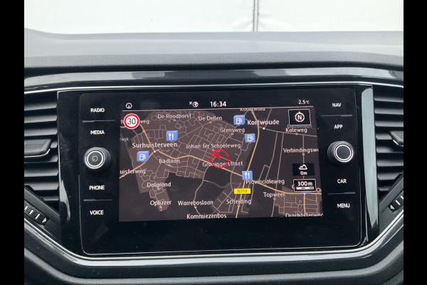 Volkswagen T-Roc 1.5 TSI R-Line Automaat Trekhaak Carplay Adap.Cruise Keyless Led NL-Auto Hoogzitter!