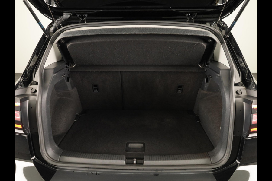 Volkswagen T-Cross 1.0 TSI Style 115 pk | Navigatie | Parkeersensoren | Adaptieve cruise control | LED koplampen |
