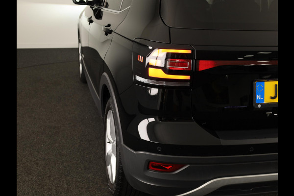 Volkswagen T-Cross 1.0 TSI Style 115 pk | Navigatie | Parkeersensoren | Adaptieve cruise control | LED koplampen |