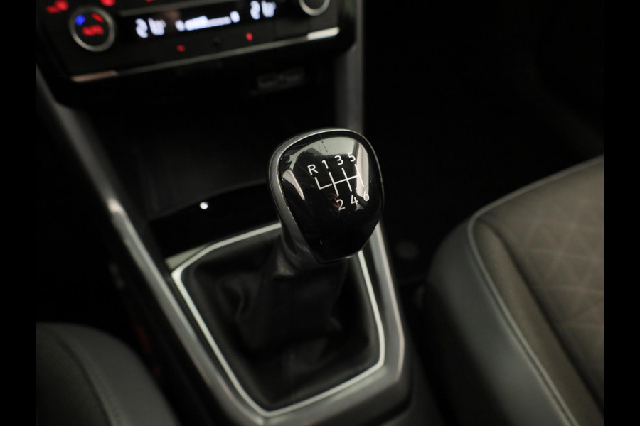 Volkswagen T-Cross 1.0 TSI Style 115 pk | Navigatie | Parkeersensoren | Adaptieve cruise control | LED koplampen |