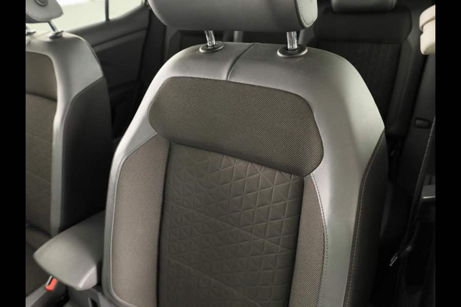 Volkswagen T-Cross 1.0 TSI Style 115 pk | Navigatie | Parkeersensoren | Adaptieve cruise control | LED koplampen |