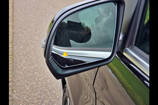 Mercedes-Benz V-Klasse 250d Avantgarde Edition DC L3 - 190 Pk - Euro 6 - AUTOMAAT - ParkeerCamera - Leren bekleding