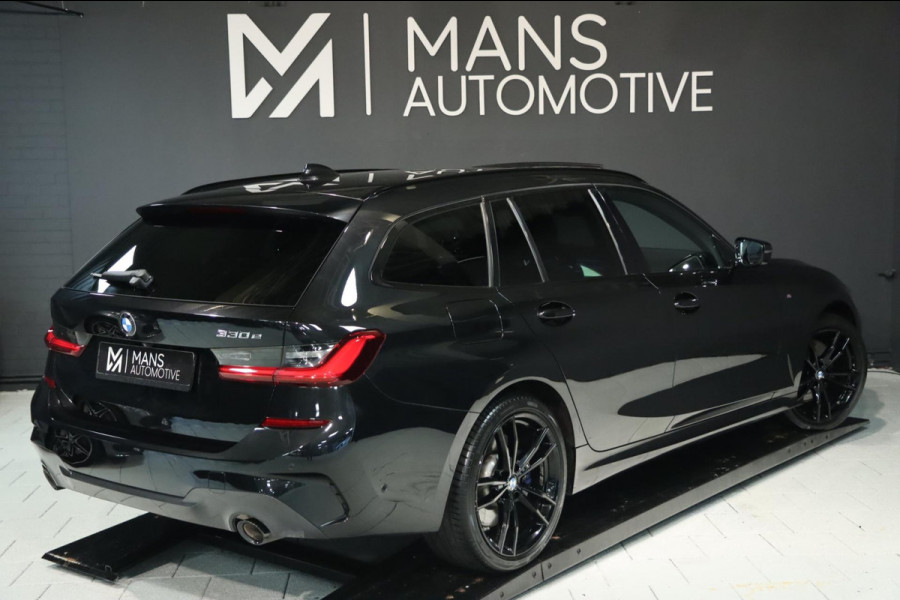BMW 3 Serie Touring 330e M Sport / PANO / LIVE COCKPIT / CAMERA / DEALER SERVICE / STOELVERW