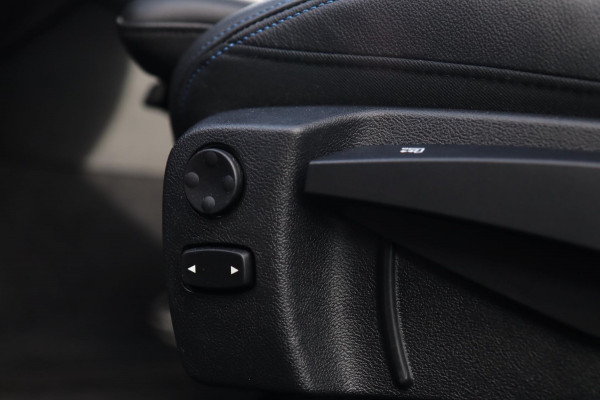 BMW 3 Serie Touring 330e M Sport / PANO / LIVE COCKPIT / CAMERA / DEALER SERVICE / STOELVERW