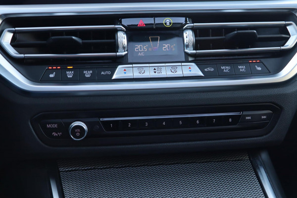 BMW 3 Serie Touring 330e M Sport / PANO / LIVE COCKPIT / CAMERA / DEALER SERVICE / STOELVERW