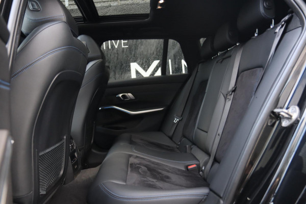 BMW 3 Serie Touring 330e M Sport / PANO / LIVE COCKPIT / CAMERA / DEALER SERVICE / STOELVERW