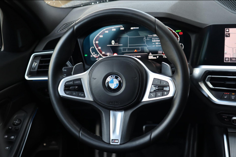 BMW 3 Serie Touring 330e M Sport / PANO / LIVE COCKPIT / CAMERA / DEALER SERVICE / STOELVERW