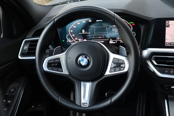 BMW 3 Serie Touring 330e M Sport / PANO / LIVE COCKPIT / CAMERA / DEALER SERVICE / STOELVERW
