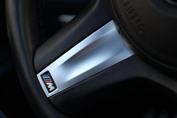 BMW 3 Serie Touring 330e M Sport / PANO / LIVE COCKPIT / CAMERA / DEALER SERVICE / STOELVERW