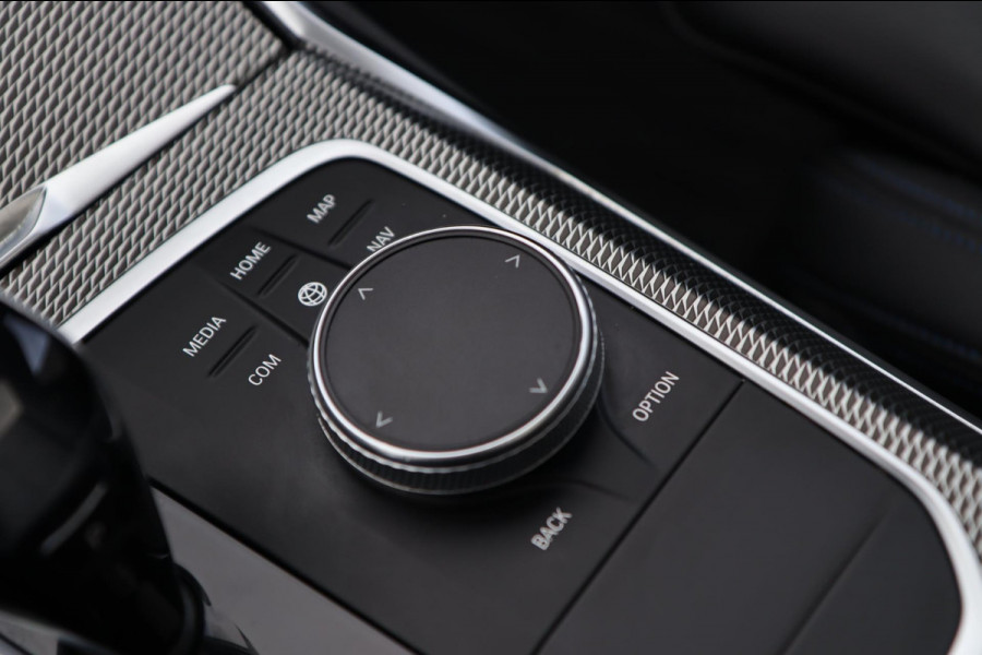 BMW 3 Serie Touring 330e M Sport / PANO / LIVE COCKPIT / CAMERA / DEALER SERVICE / STOELVERW