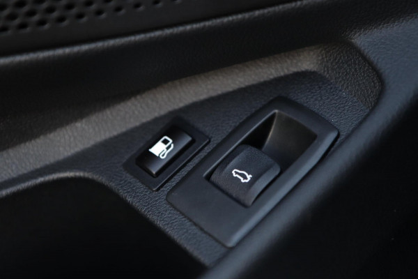 BMW 3 Serie Touring 330e M Sport / PANO / LIVE COCKPIT / CAMERA / DEALER SERVICE / STOELVERW