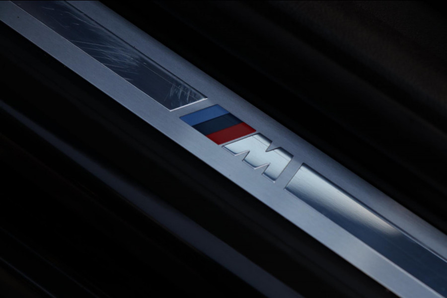 BMW 3 Serie Touring 330e M Sport / PANO / LIVE COCKPIT / CAMERA / DEALER SERVICE / STOELVERW