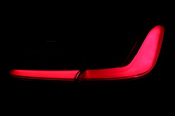 BMW 3 Serie Touring 330e M Sport / PANO / LIVE COCKPIT / CAMERA / DEALER SERVICE / STOELVERW