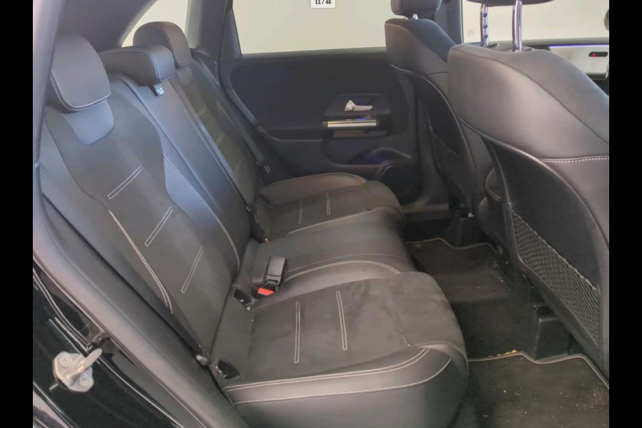 Mercedes-Benz B-Klasse 250 e Hybride Premium / Design-en AMG line / 1/2 Leder / Stoelverwarming / Pdc+Camera / Navigatie / Apk 01-2028