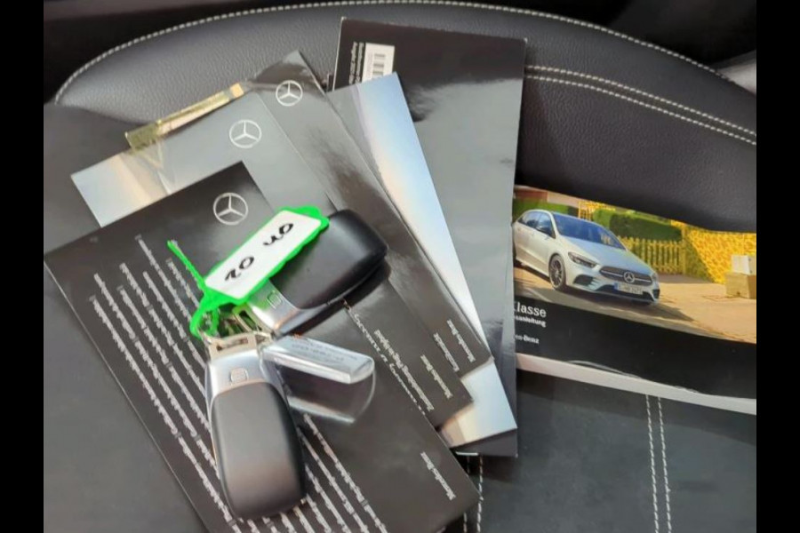 Mercedes-Benz B-Klasse 250 e Hybride Premium / Design-en AMG line / 1/2 Leder / Stoelverwarming / Pdc+Camera / Navigatie / Apk 01-2028